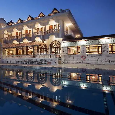 Larissa Mare 4* ベルディビ