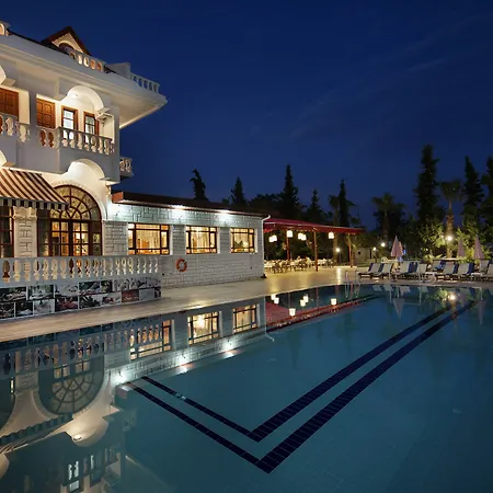 Larissa Mare ベルディビ