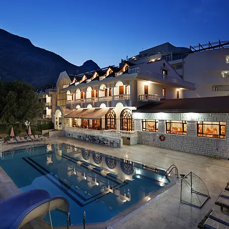 Larissa Mare אתר נופש