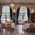 Larissa Mare 4*