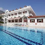 Üdülőközpont Larissa Mare 4*