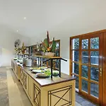 Larissa Mare Üdülőközpont 4*