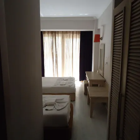 Ośrodek wypoczynkowy Larissa Mare 4*