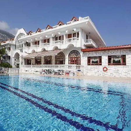 Ośrodek wypoczynkowy Larissa Mare 4*