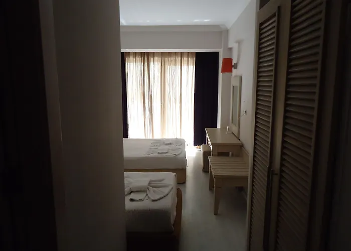 אתר נופש Larissa Mare 4*